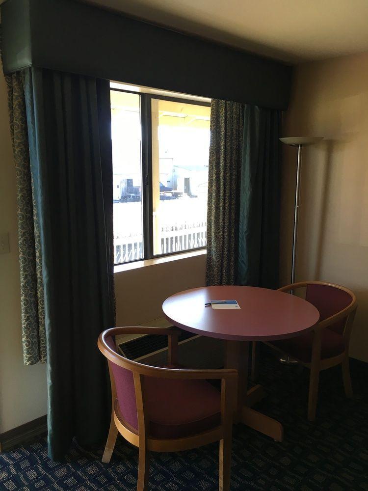 Oyo Woodland Hotel And Suites エクステリア 写真