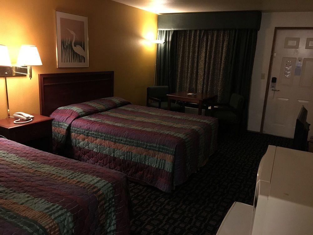 Oyo Woodland Hotel And Suites エクステリア 写真