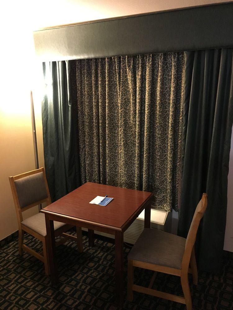Oyo Woodland Hotel And Suites エクステリア 写真