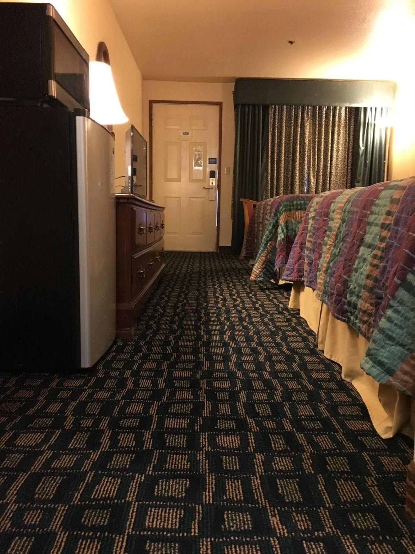 Oyo Woodland Hotel And Suites エクステリア 写真